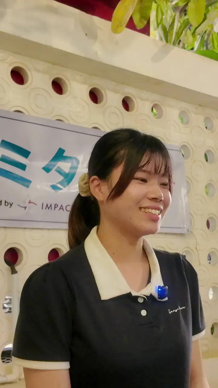 最後の夜に、笑って話すクロエさん